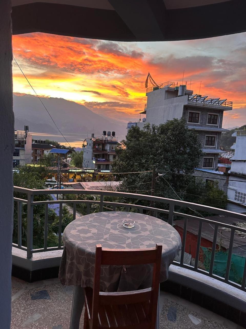 Hotel Harmony Pokhara Zewnętrze zdjęcie